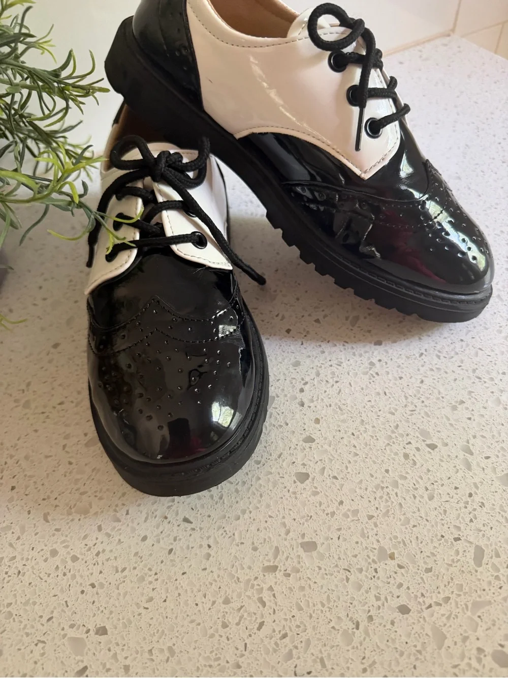 Two-Tone Women's Patent Oxford Flats - Black & White
